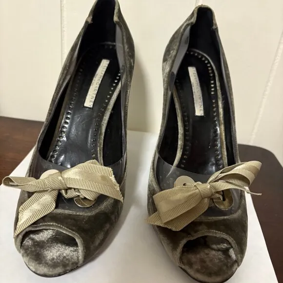 Stella McCartney olive green velvet heels with bow 38 (size 7/7.5)