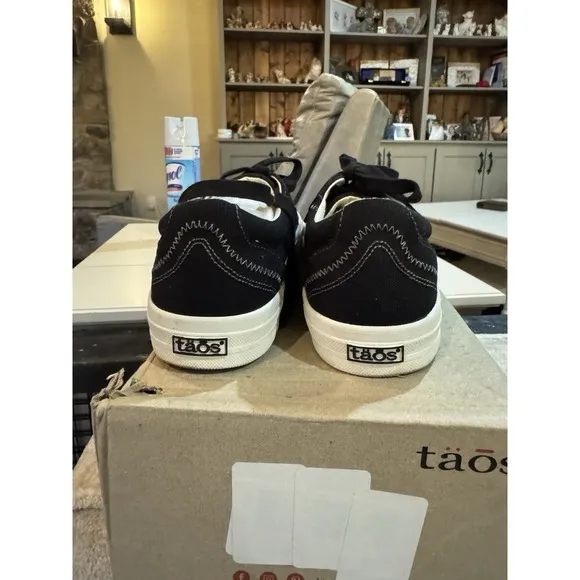Taos Plim Soul Sneakers Women's US 9 Black White Canvas Lace-up Shoes Comfort