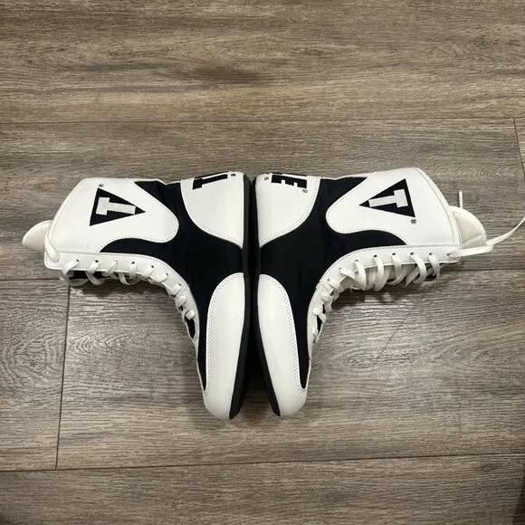 TITLE Boxing Speed Flex Boxing Shoes Youth Boys 4 White Black Train Spar Box