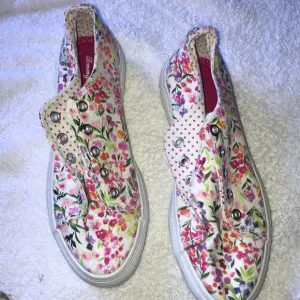 Tommy Bahama tennis shoes NWOT