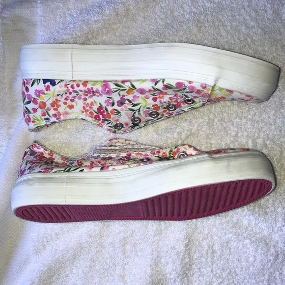 Tommy Bahama tennis shoes NWOT