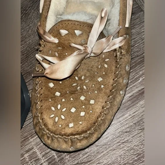 UGG Dakota Sunshine Perf Ribbon Satin Laces Bow Leather Chestnut Slippers Sz 9