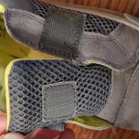 UGG Grey And Green Kids Sneakers With Velcro Closure 12