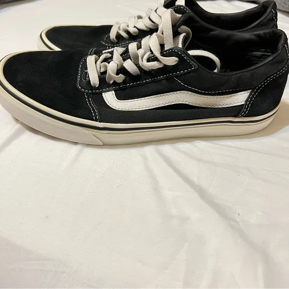 Vans men’s tennis shoes black/white size 8.5