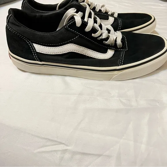 Vans men’s tennis shoes black/white size 8.5
