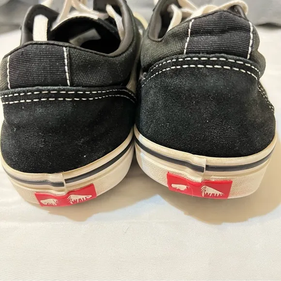 Vans men’s tennis shoes black/white size 8.5