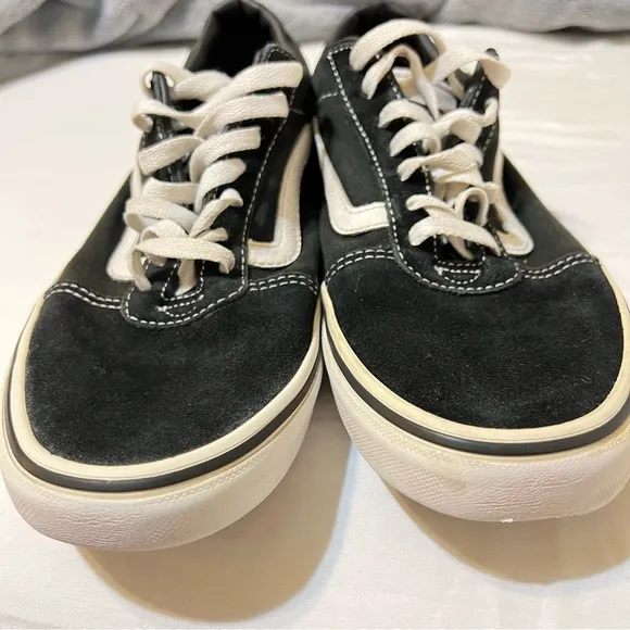 Vans men’s tennis shoes black/white size 8.5