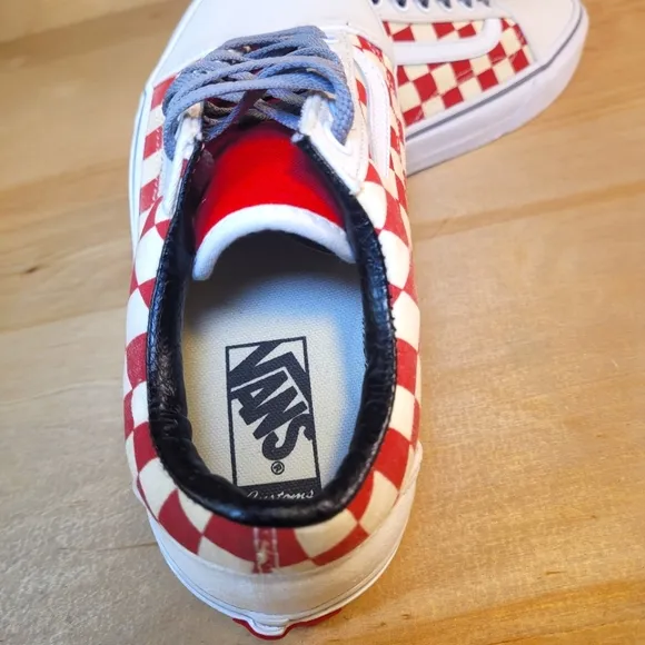 Vans Old Skool Red and White Mens 6.5/Womens 8 Checkerboard Sneakers