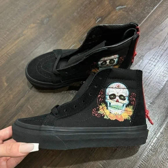 Vans Sk8-Hi Dia de Vans (Black/Multi) High Top Sneaker Size 13 Kids
