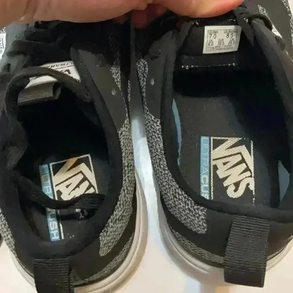 Vans ultra range, unisex, tennis shoes men’s size 7 women’s size8.5, 721356