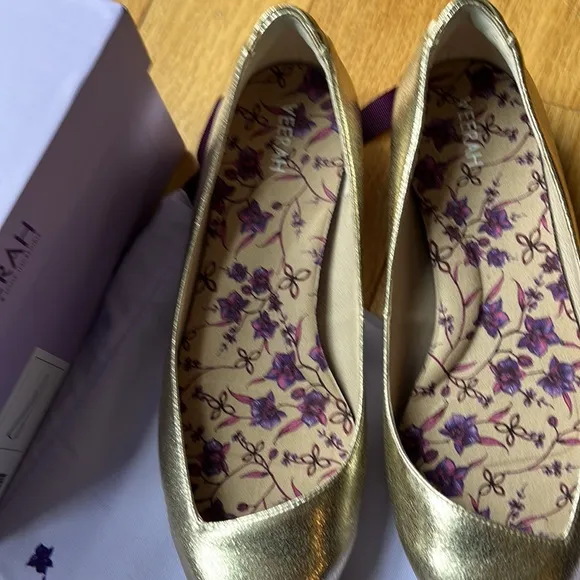 Veerah Vicki Flats, Gold Rush, size 8.5 (vegan luxury shoes)