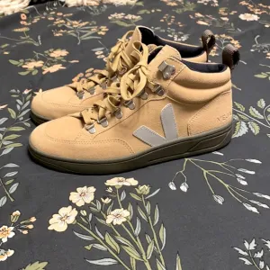 Veja Roraima High Top Sneaker