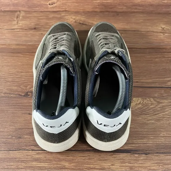 VEJA V-12 Green Suede Sneakers Men’s Size 10 Low Top Shoes