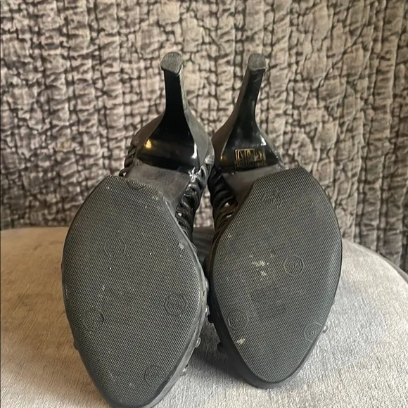 Vera Wang Lavender Label Black Heeled Shoes