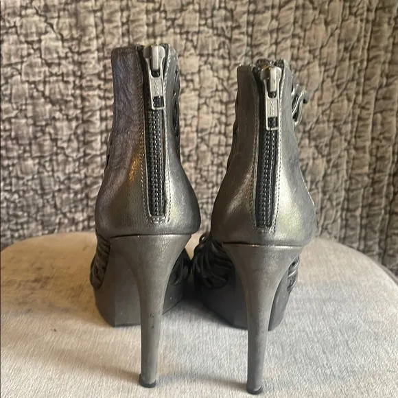 Vera Wang Lavender Label Black Heeled Shoes