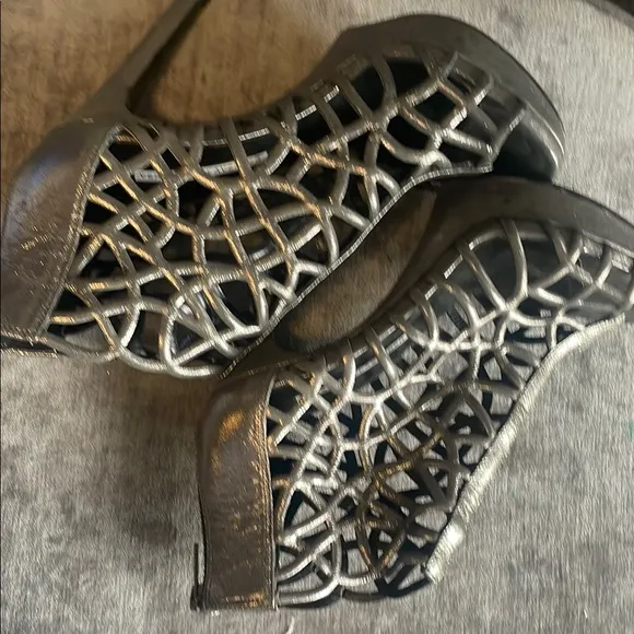 Vera Wang Lavender Label Black Heeled Shoes