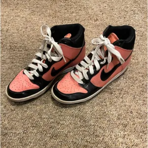 Vintage 2008 Nike‎ Dunk High Bright Peach Black Shoes.