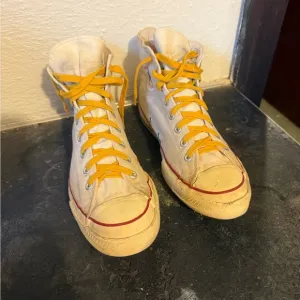 Vintage Converse Chuck Taylor High-Top BB Shoes 11 with Yellow Laces