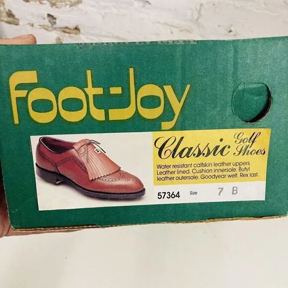 Vintage FootJoy Classics Leather Golf Shoes Metal Cleats Wingtip  Size 7 w/box