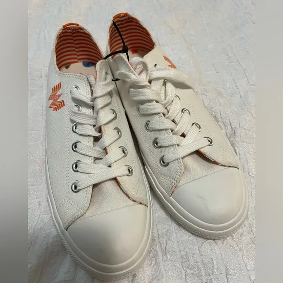 Whataburger Tennis‎ Shoes- size 7