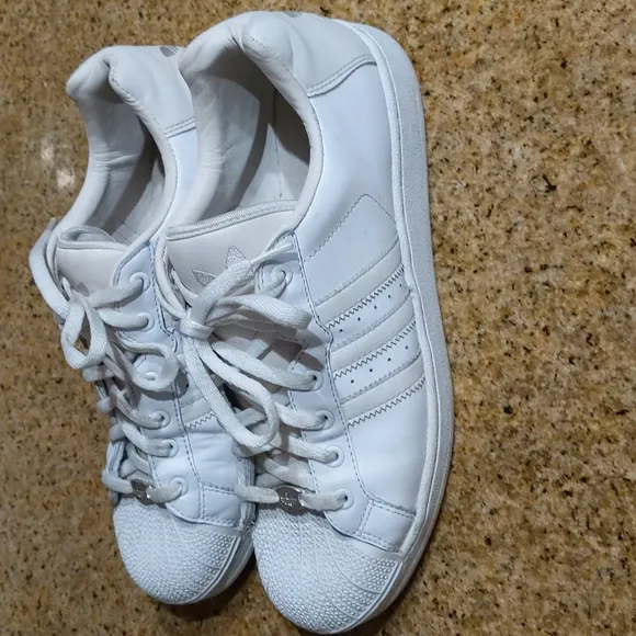 White Adidas tennis shoes 10.5
