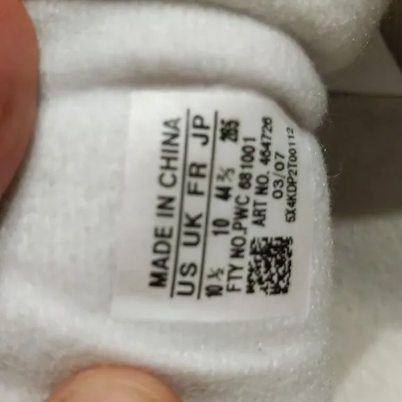 White Adidas tennis shoes 10.5