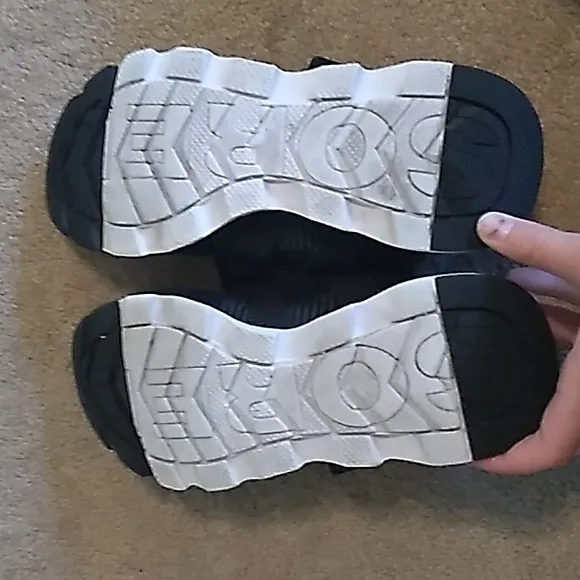 Women's Black Sorel Tennis Shoes, Size 6