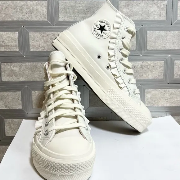 Women’s Converse Chuck Taylor Ruffle Platform High-Top Sneakers Cream size 6