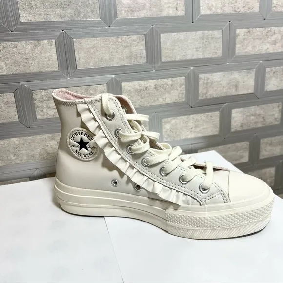 Women’s Converse Chuck Taylor Ruffle Platform High-Top Sneakers Cream size 6