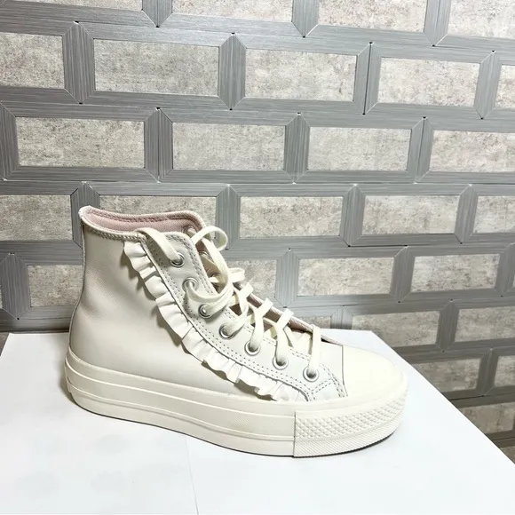 Women’s Converse Chuck Taylor Ruffle Platform High-Top Sneakers Cream size 6