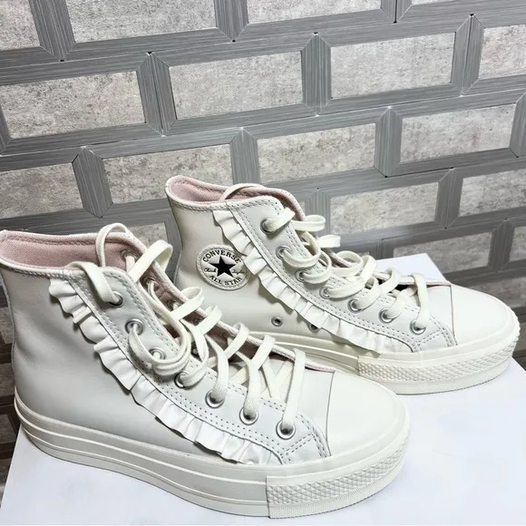 Women’s Converse Chuck Taylor Ruffle Platform High-Top Sneakers Cream size 6