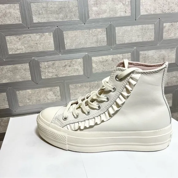 Women’s Converse Chuck Taylor Ruffle Platform High-Top Sneakers Cream size 6