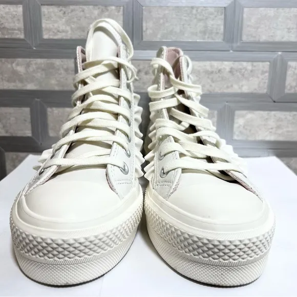 Women’s Converse Chuck Taylor Ruffle Platform High-Top Sneakers Cream size 6