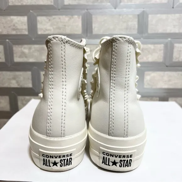 Women’s Converse Chuck Taylor Ruffle Platform High-Top Sneakers Cream size 6
