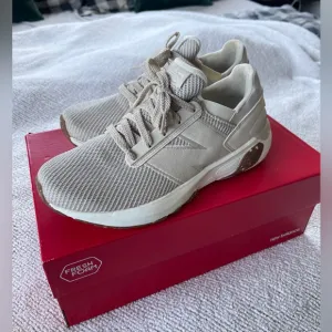 Womens New Balance x1440 Tennis/Running Shoes cream Size 8.5