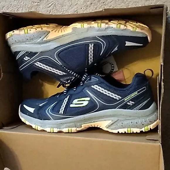 Women's New Skechers Tennis Shoes, Size  7