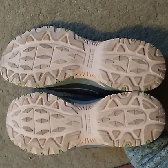 Women's New Skechers Tennis Shoes, Size  7