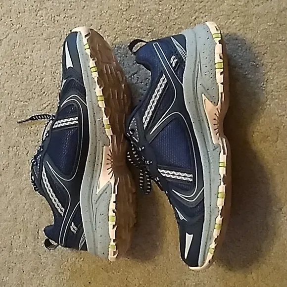 Women's New Skechers Tennis Shoes, Size  7