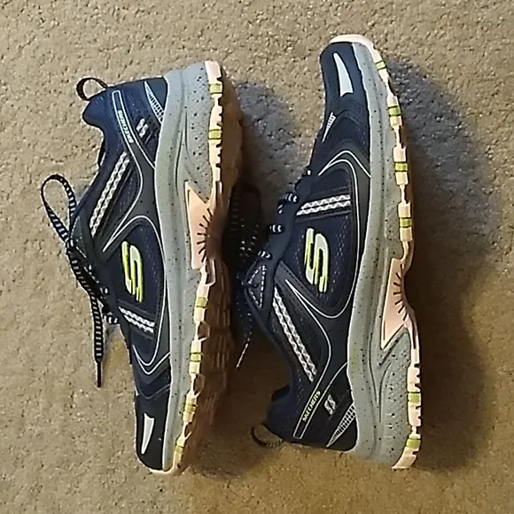 Women's New Skechers Tennis Shoes, Size  7