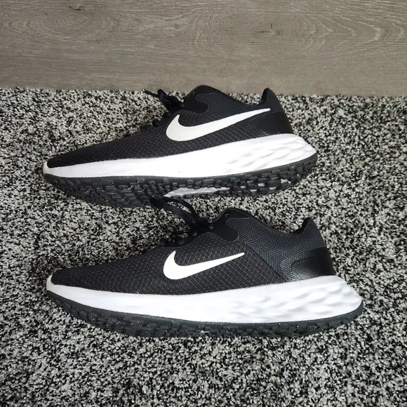 Women’s Nike Revolution 6 Road Running Shoe Sz 8 Athletic Sneakers Black &amp; White