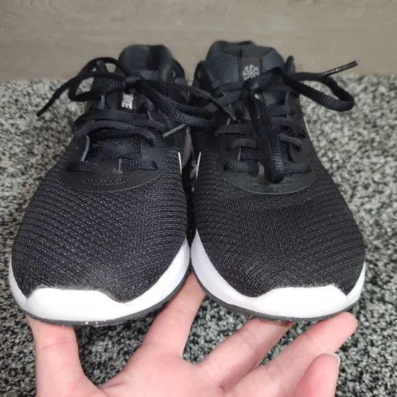 Women’s Nike Revolution 6 Road Running Shoe Sz 8 Athletic Sneakers Black &amp; White
