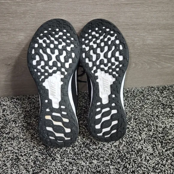 Women’s Nike Revolution 6 Road Running Shoe Sz 8 Athletic Sneakers Black &amp; White