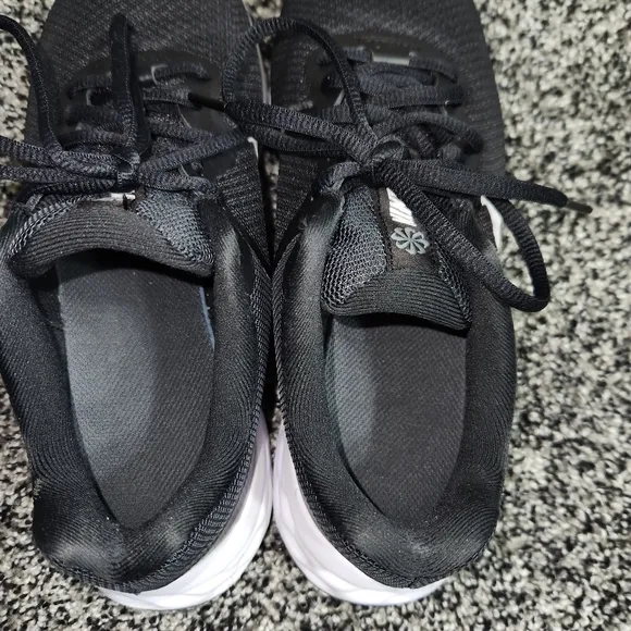 Women’s Nike Revolution 6 Road Running Shoe Sz 8 Athletic Sneakers Black &amp; White