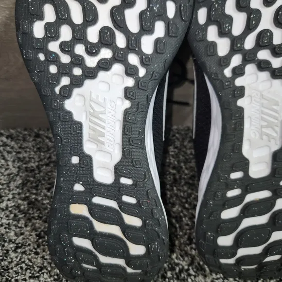 Women’s Nike Revolution 6 Road Running Shoe Sz 8 Athletic Sneakers Black &amp; White