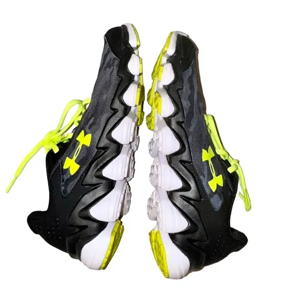 Wrn 2X🔥UNDER ARMOUR black yellow athletic tennis shoes youth boys size 6.5