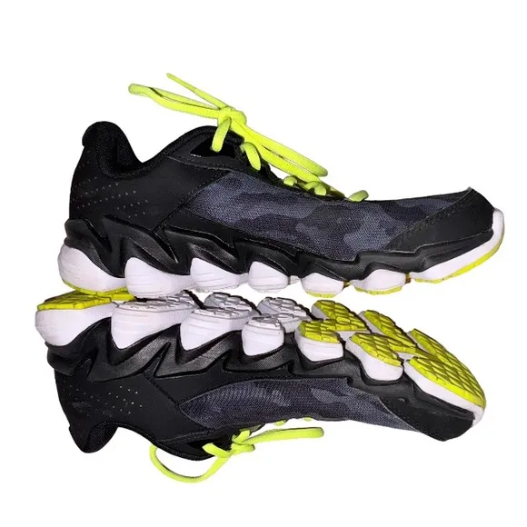 Wrn 2X🔥UNDER ARMOUR black yellow athletic tennis shoes youth boys size 6.5