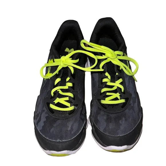 Wrn 2X🔥UNDER ARMOUR black yellow athletic tennis shoes youth boys size 6.5