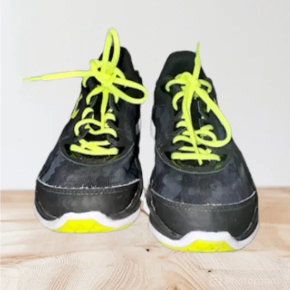 Wrn 2X🔥UNDER ARMOUR black yellow athletic tennis shoes youth boys size 6.5