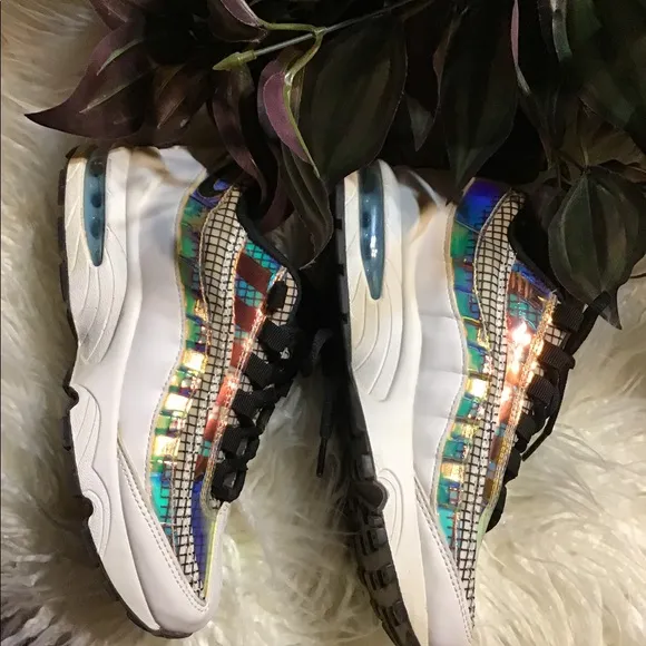 Youth size 4.5Y Nike air max shoes/ sneaker