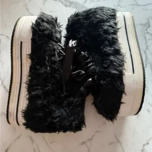 YRU fuzzy black tennis shoes size 6 in good used condition, see pics with laces